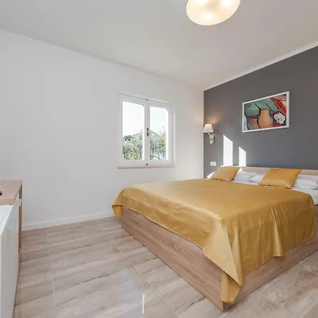 Bozi 2 Luxury With Jacuzzi For 10 *
