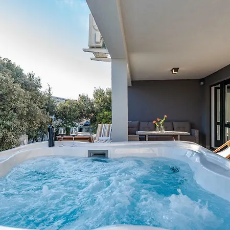 Bozi 2 Luxury With Jacuzzi For 10 Lejlighed