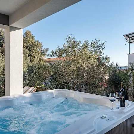 Lejlighed Bozi 2 Luxury With Jacuzzi For 10 Mandre