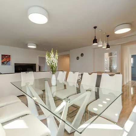Bozi 2 Luxury With Jacuzzi For 10