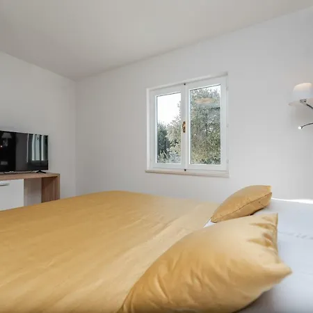아파트 Bozi 2 Luxury With Jacuzzi For 10 *