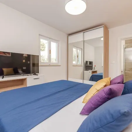 아파트 Bozi 2 Luxury With Jacuzzi For 10 *