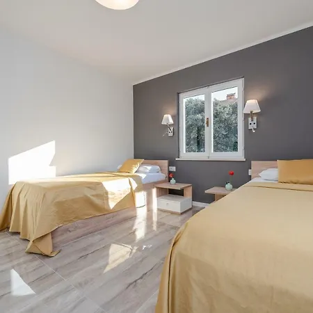 아파트 Bozi 2 Luxury With Jacuzzi For 10 *